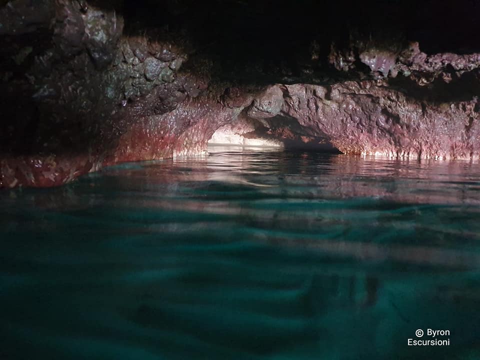 Escursioni in Barca delle Grotte Marine di Santa Maria di Leuca
