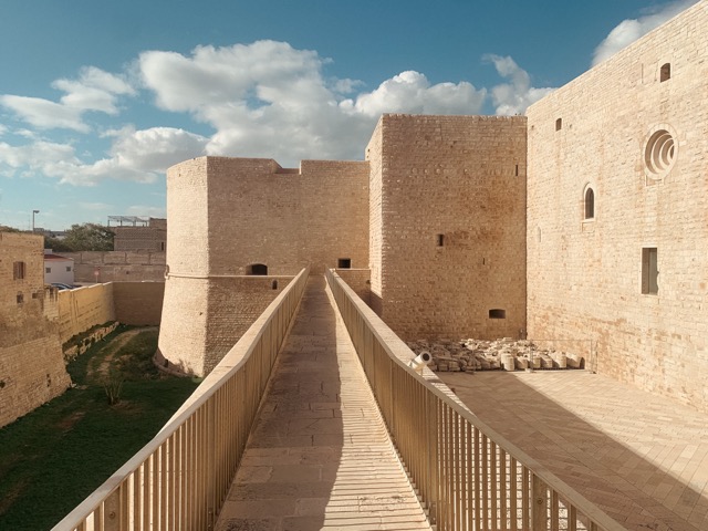 Trani Medievale: Fede, Misteri e Imperatori - FEDERICO II E IL SOGNO DELLA CONOSCENZA