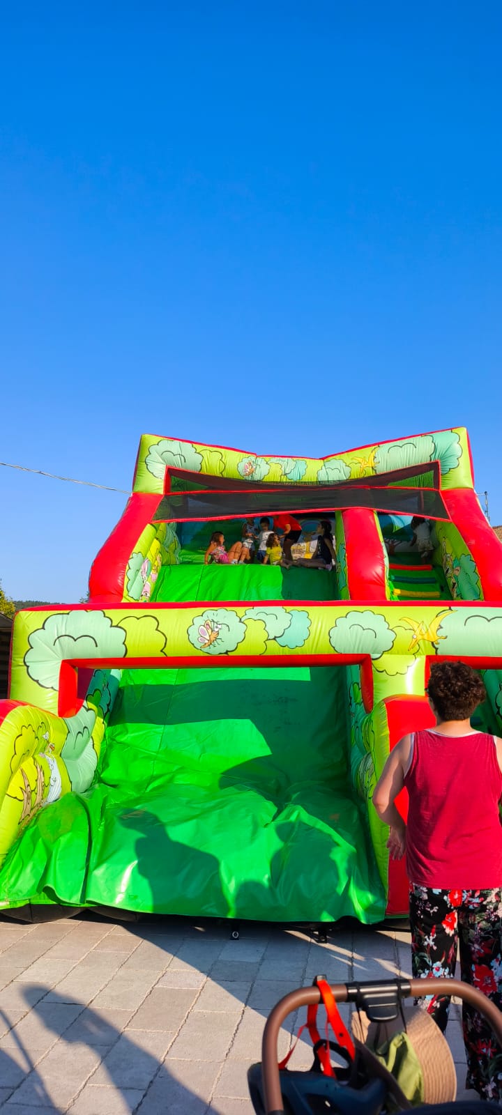 Villaggio dei gonfiabili per bambini
